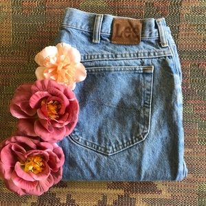 36x29 Light Wash High waisted Vintage Lee Mom Jean